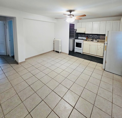 357 Granfield Ave unit B, Bridgeport, CT 06610 - photo 2