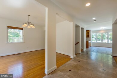 7001 W Greenvale Pkwy, Chevy Chase, MD 20815 - photo 5