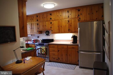 9001 Glenbrook Rd, Fairfax, VA 22031 - photo 3