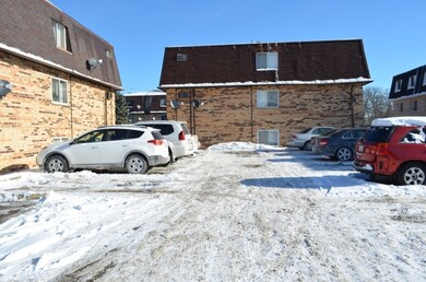 10030 Holly Ln unit 2N, Des Plaines, IL 60016 - photo 5