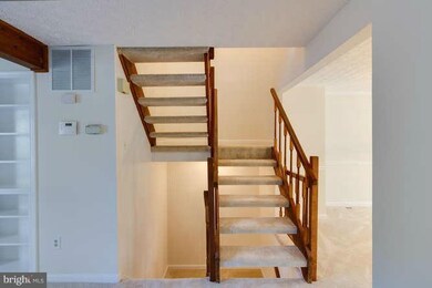 8665 Hickory Ridge Ct, Springfield, VA 22153 - photo 5