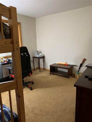 5 Goldfinch Rd unit 4, Lincoln, NH 03251 - photo 4