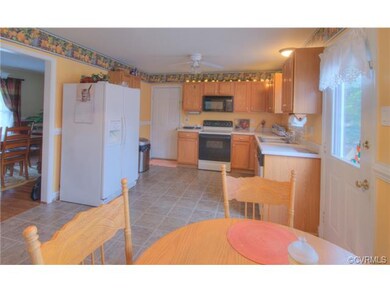 Lite and Bright Eat-in Kitchen has Smooth Top Rang