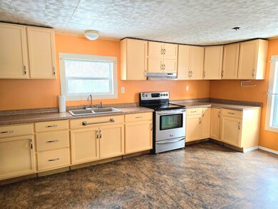 131 Crosby Dr, Saint Albans City, VT 05478 - photo 4