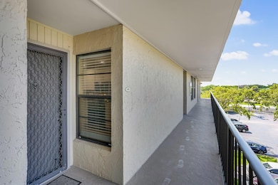 9 Royal Palm Way unit 4040, Boca Raton, FL 33432 - photo 2