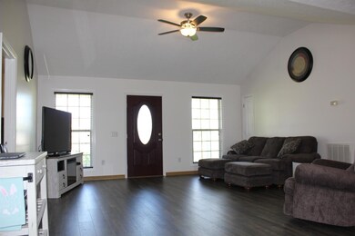 Large Open Living Room w/Laminate Flooring