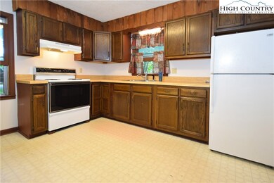 186 Hemlock Dr, Deep Gap, NC 28618 - photo 4