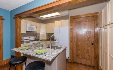 1344 42nd St, Des Moines, IA 50311 - photo 5