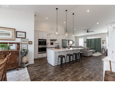 303 E 8th St, Rainier, OR 97048 - photo 4