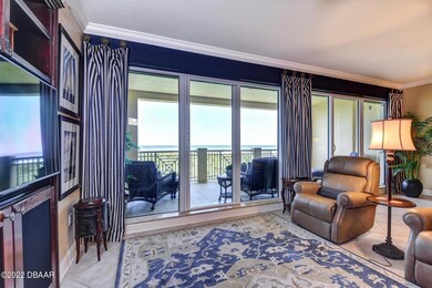 6-Living-Room-Area