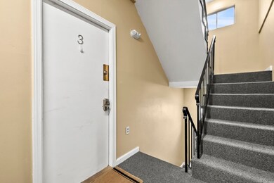 14 W Water St unit 3, Wakefield, MA 01880 - photo 3