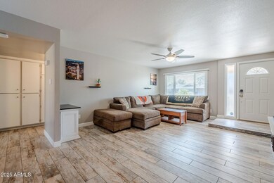 007_Family Room