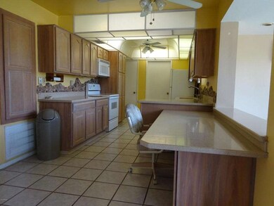 10318 W Mission Ln, Sun City, AZ 85351 - photo 5