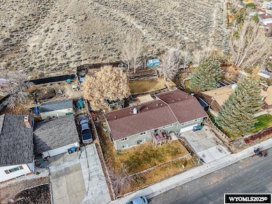 1225 Apache Ave, Green River, WY 82935 - photo 3