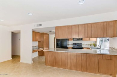 Kitchen:fam room