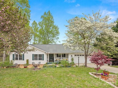 106 Red Cedar Dr, Hendersonville, NC 28792 - photo 2