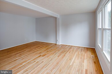 3616 Wharf Ln, Triangle, VA 22172 - photo 4