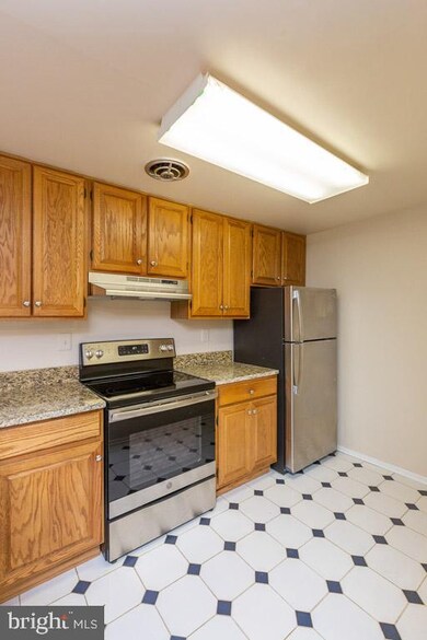 9421 Chadburn Place, Montgomery Village, MD 20886 - photo 6