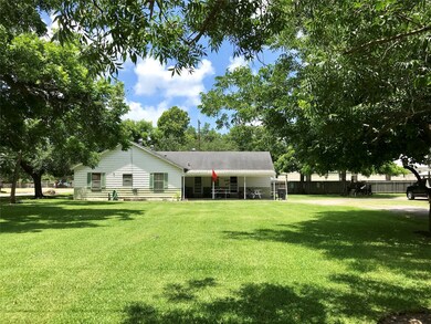 1513 11th St, Bay City, TX 77414 - photo 4