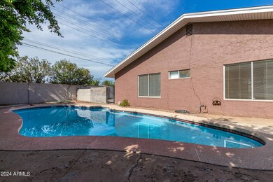 8932 N 56th DR, Glendale, AZ 85302