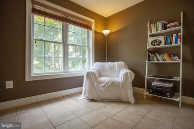 561 Cedar Spring St, Gaithersburg, MD 20877 - photo 3