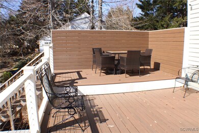 Backyard oasis! New composite deck for entertainin