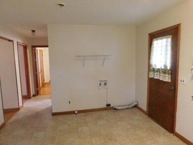 Kitchen/Washer/Dryer Hookup