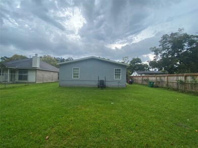 8901 Spaulding St, Houston, TX 77016 - photo 2