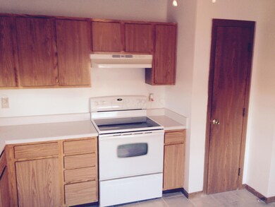 895 Crevis Ln, Columbus, OH 43228 - photo 4