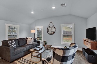 614 Fulton St, Fredericksburg, TX 78624 - photo 6