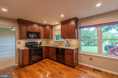 196 Abbey Dr, Royersford, PA 19468 - photo 4