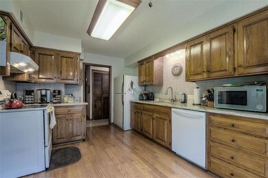 6516 Widmer Rd, Shawnee, KS 66216 - photo 5