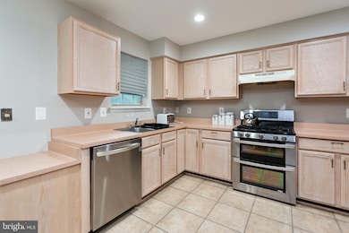 10848 Will Painter Dr, Owings Mills, MD 21117 - photo 5