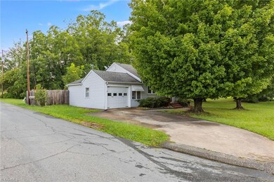 288 W Salisbury St, Denton, NC 27239 - photo 4