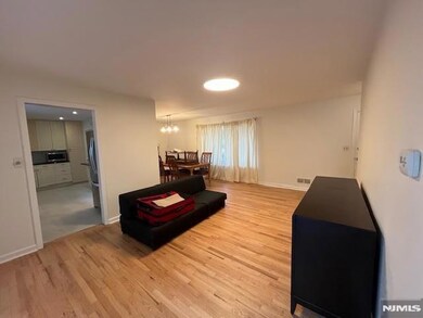 186 Cleenput Terrace, Paramus, NJ 07652 - photo 5