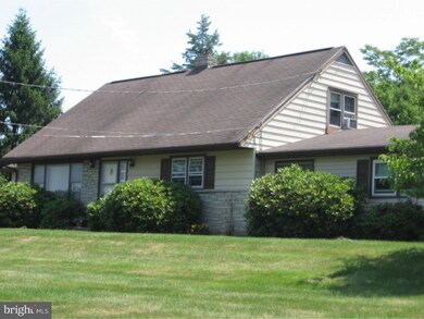 423 Douglass Dr, Douglassville, PA 19518 - photo 2