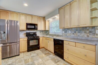 320 Stoney Brook Ct, Algonquin, IL 60102 - photo 7