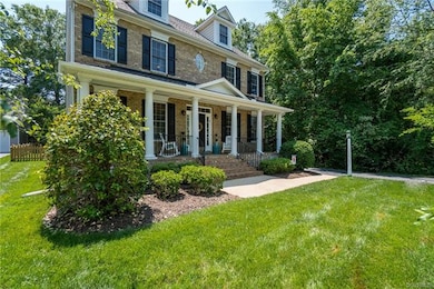 Entire side yard lined with trees making a very ni