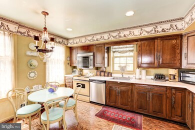 11007 Wickshire Way, Rockville, MD 20852 - photo 6