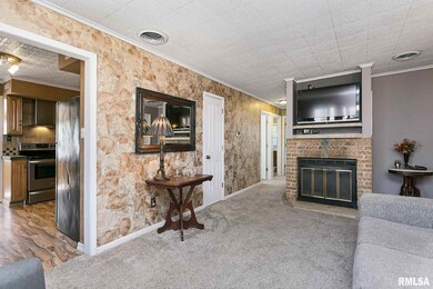 2017 W 69th St, Davenport, IA 52806 - photo 4