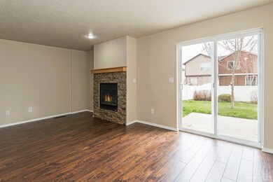 2242 SW 23rd St, Redmond, OR 97756 - photo 4