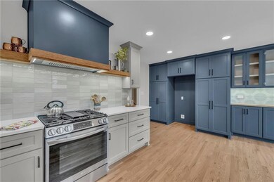 10712 W 52nd Cir, Shawnee, KS 66203 - photo 4