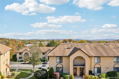 12 Omni Parc Dr, Nanuet, NY 10954 - photo 2