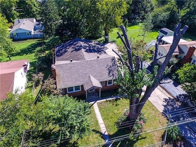 5507 Cody St, Shawnee, KS 66203 - photo 2