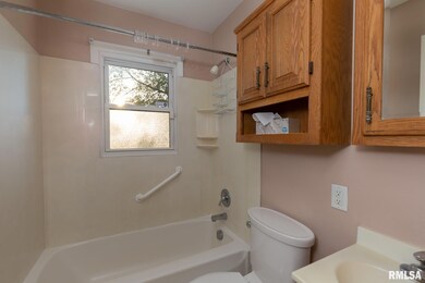 1018 N Elmwood Ave, Davenport, IA 52804 - photo 6