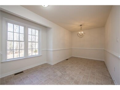 Eat-in kitchen/ dinning room
