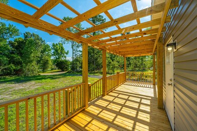 225AshHillDr012