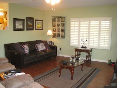 Huge Cheerful Great Room