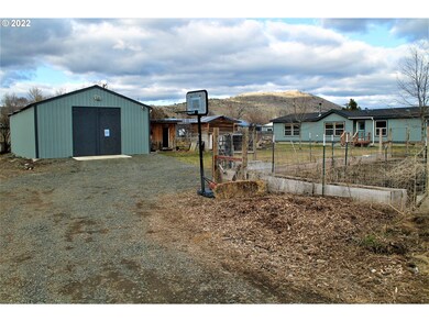 304 E Riverside, Mount Vernon, OR 97865 - photo 3