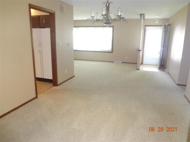 305 Northgate St, Lincoln, IL 62656 - photo 3